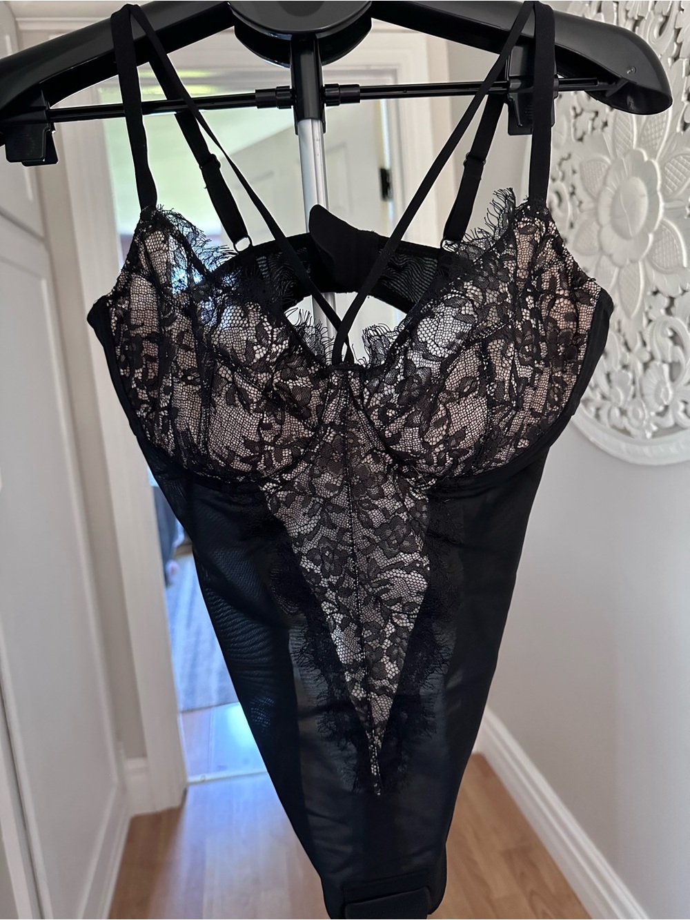 Black Lace Strappy Chemise with Mesh Panels MED new*